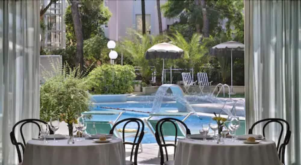 Hotel Vienna Touring Риччоне Экстерьер фото