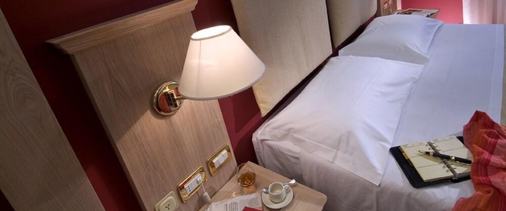 Hotel Vienna Touring Риччоне Экстерьер фото