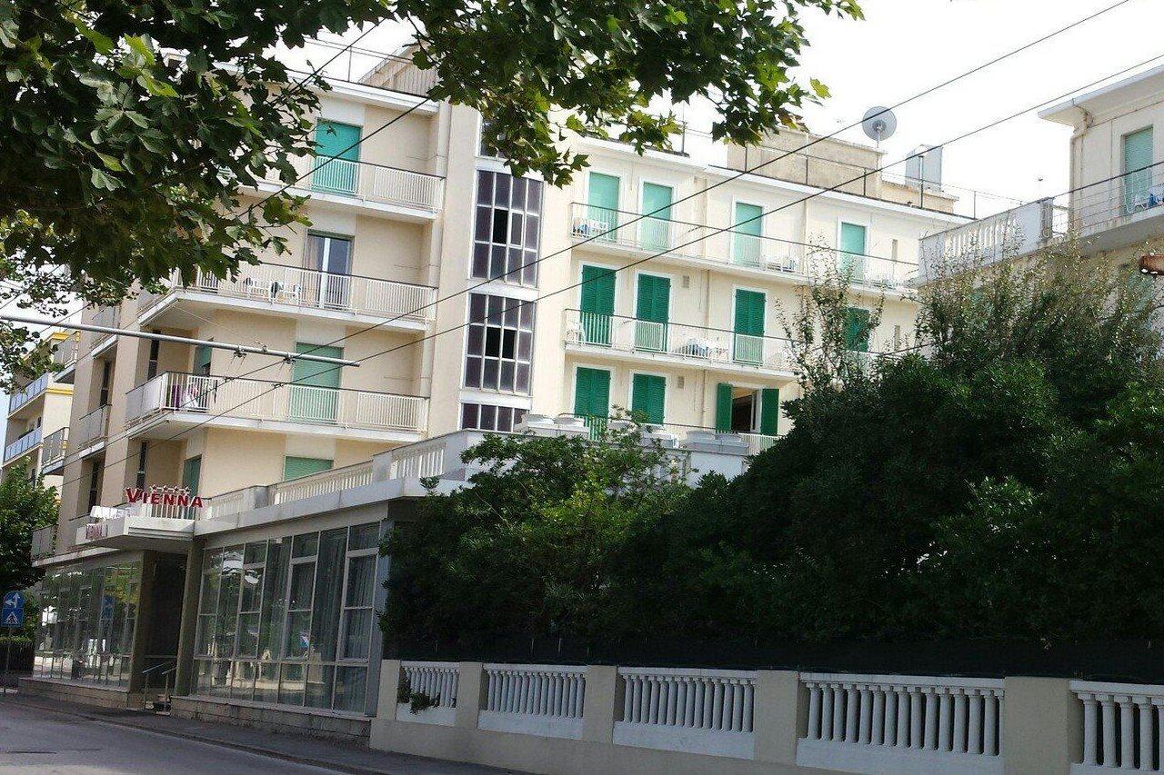 Hotel Vienna Touring Риччоне Экстерьер фото