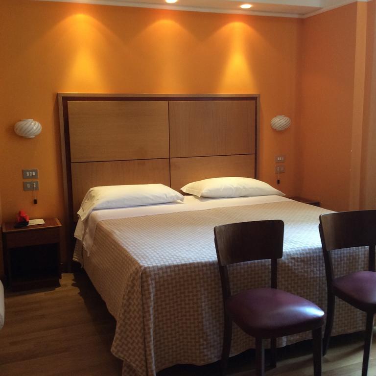 Hotel Vienna Touring Риччоне Номер фото