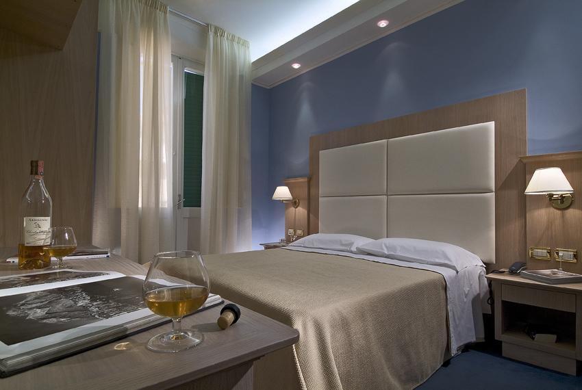 Hotel Vienna Touring Риччоне Экстерьер фото