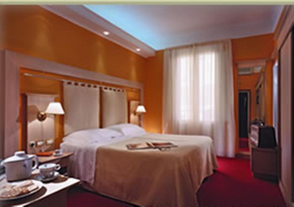 Hotel Vienna Touring Риччоне Экстерьер фото