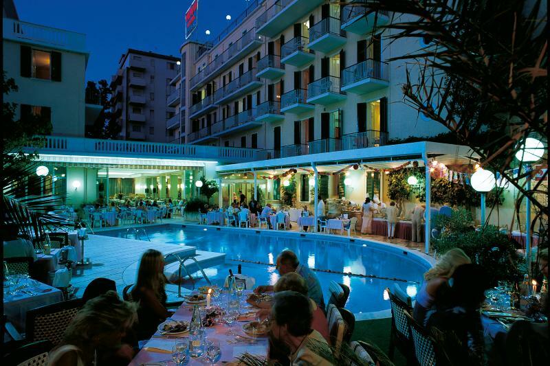 Hotel Vienna Touring Риччоне Экстерьер фото