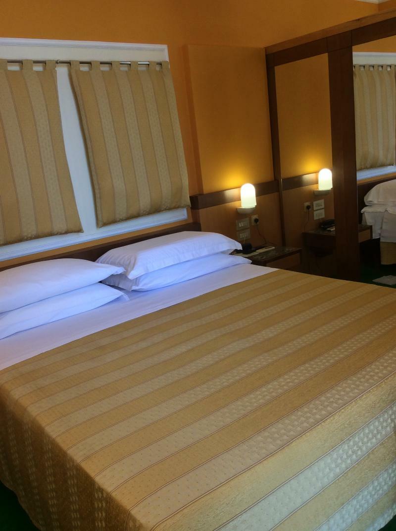 Hotel Vienna Touring Риччоне Экстерьер фото
