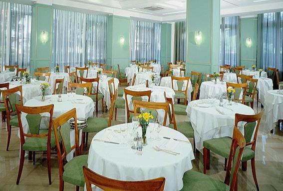Hotel Vienna Touring Риччоне Экстерьер фото