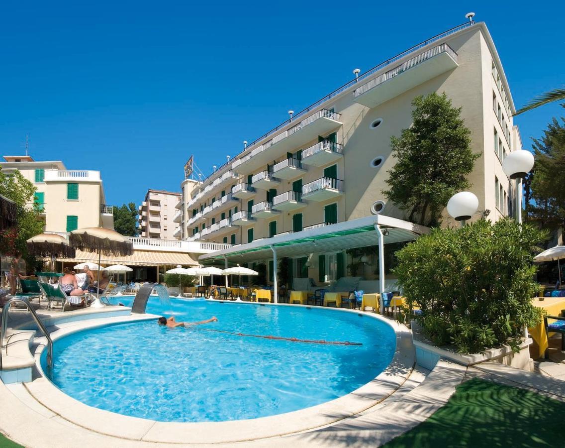 Hotel Vienna Touring Риччоне Экстерьер фото